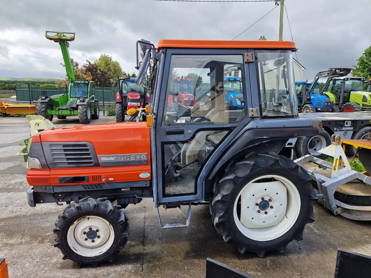 Kubota compact tractor - Image 4
