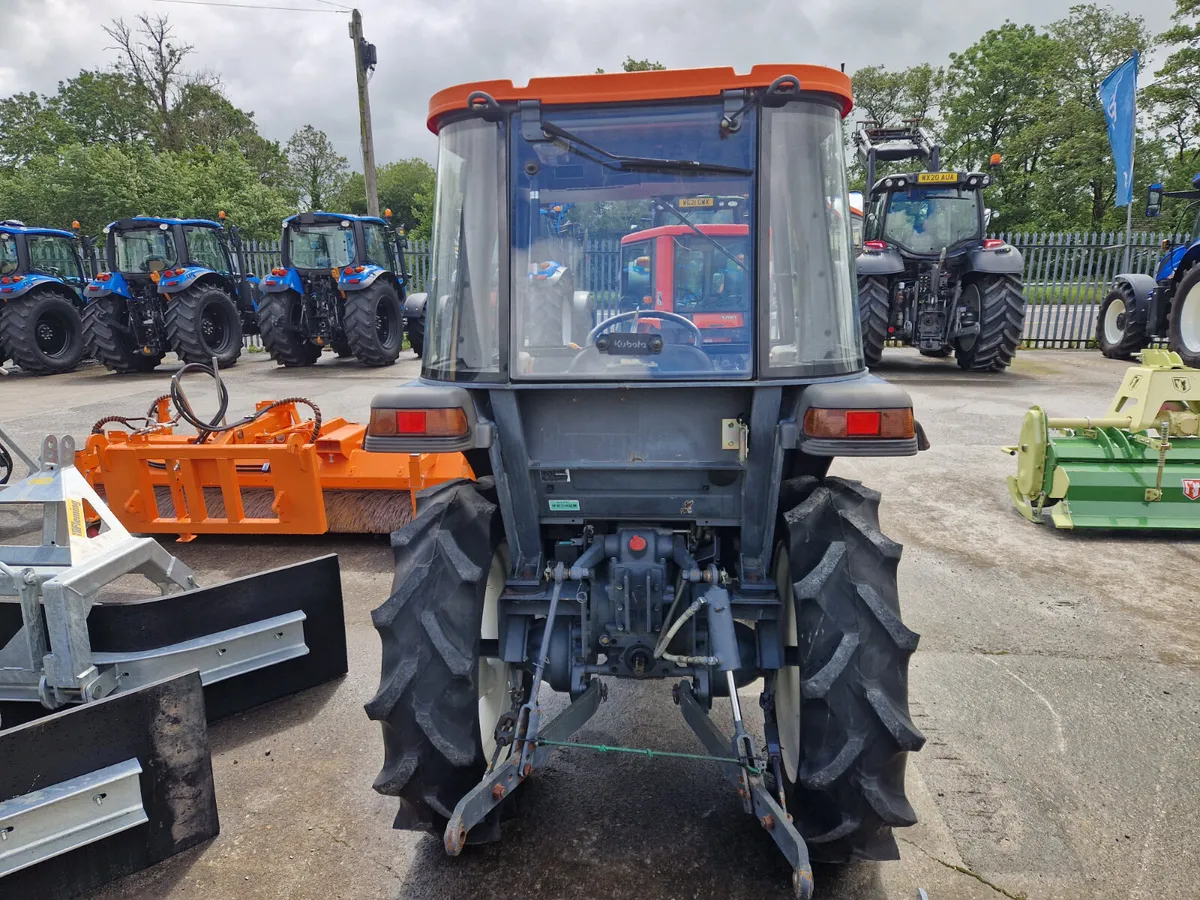 Kubota compact tractor - Image 3