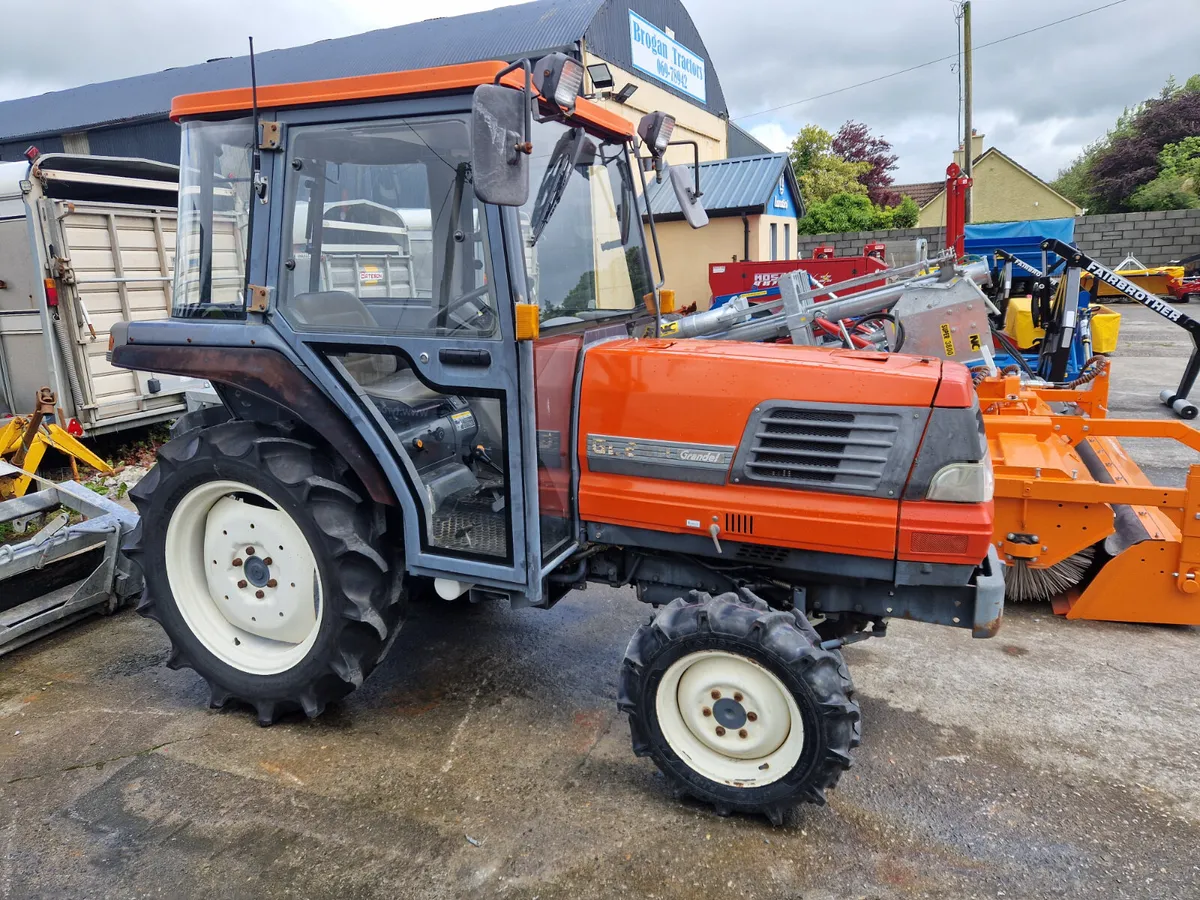 Kubota compact tractor - Image 2