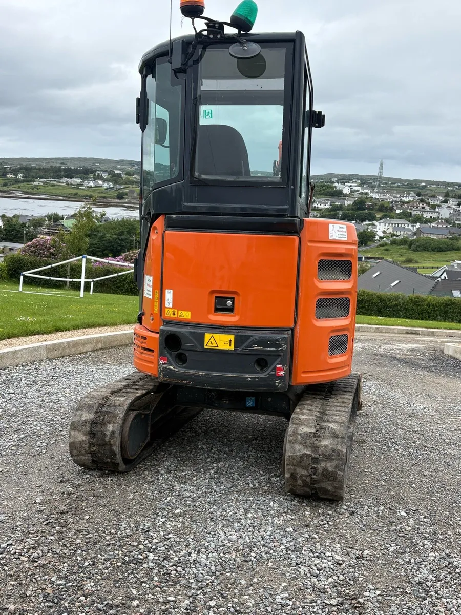 2019 hitachi 26u-6 (hydraulic hitch) - Image 3