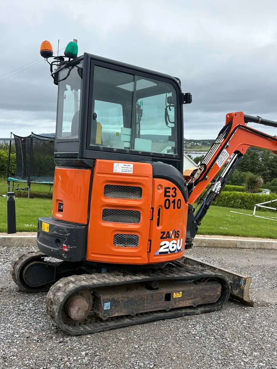2019 hitachi 26u-6 (hydraulic hitch) - Image 1