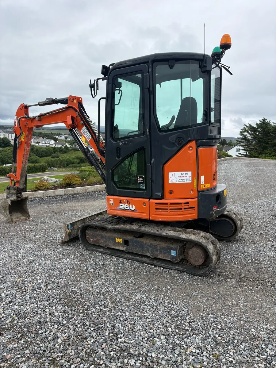 2019 hitachi 26u-6 (hydraulic hitch) - Image 2