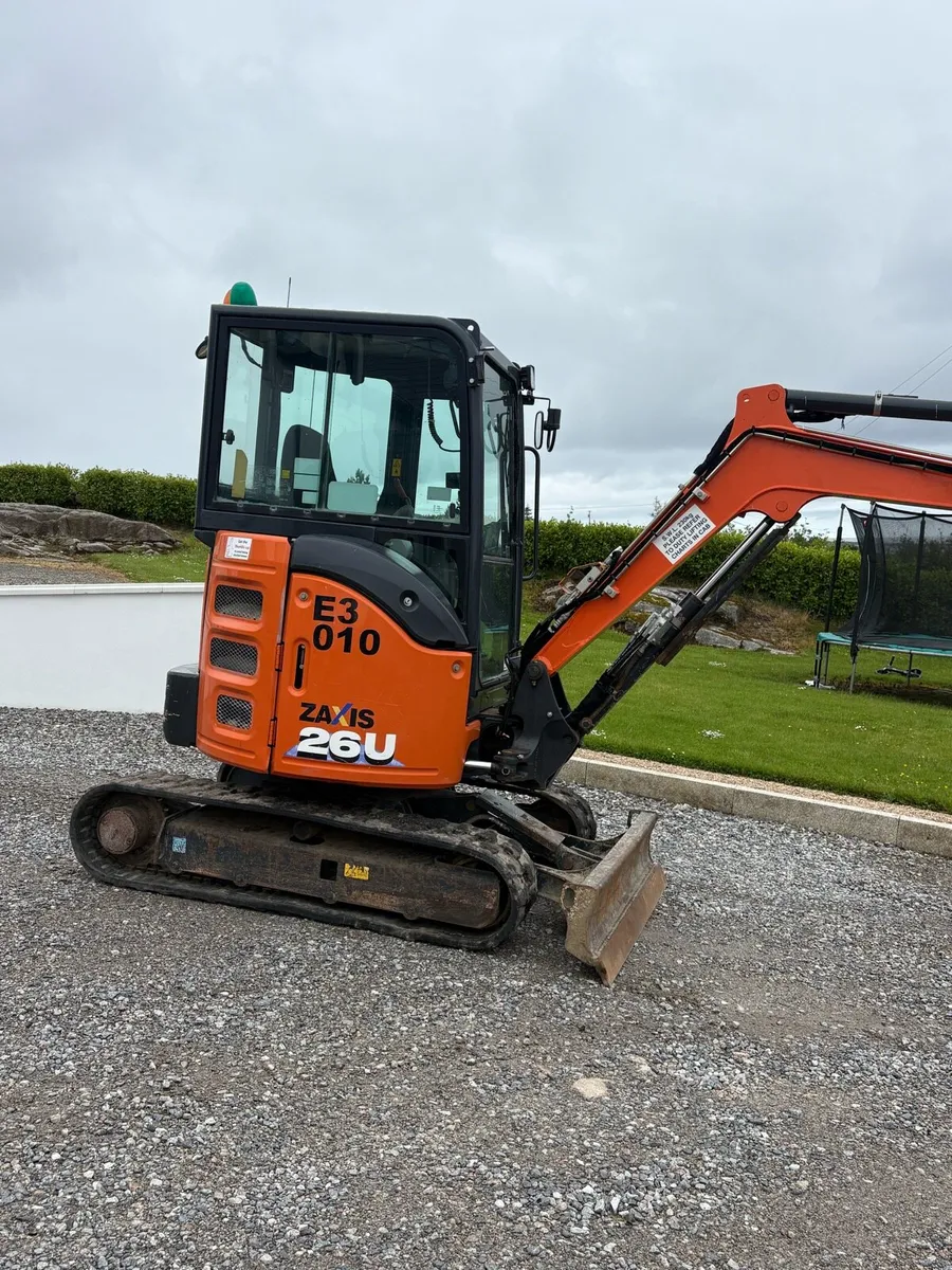2019 hitachi 26u-6 (hydraulic hitch) - Image 4
