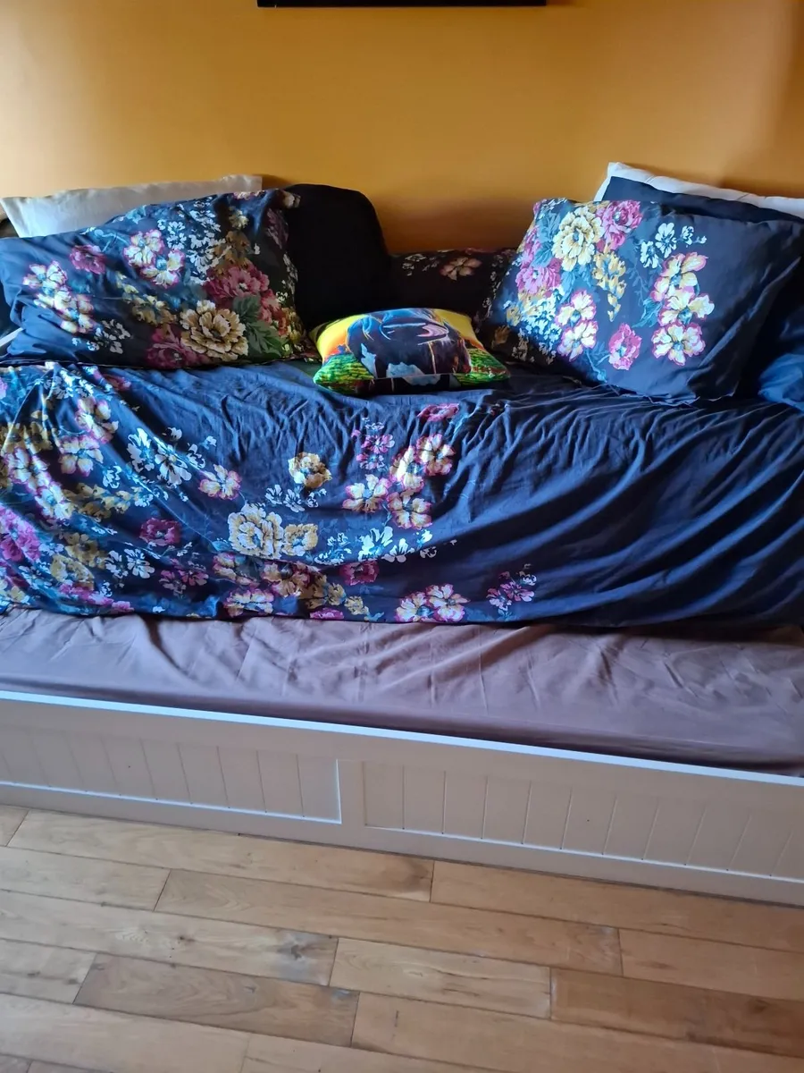 Day Bed - Image 2