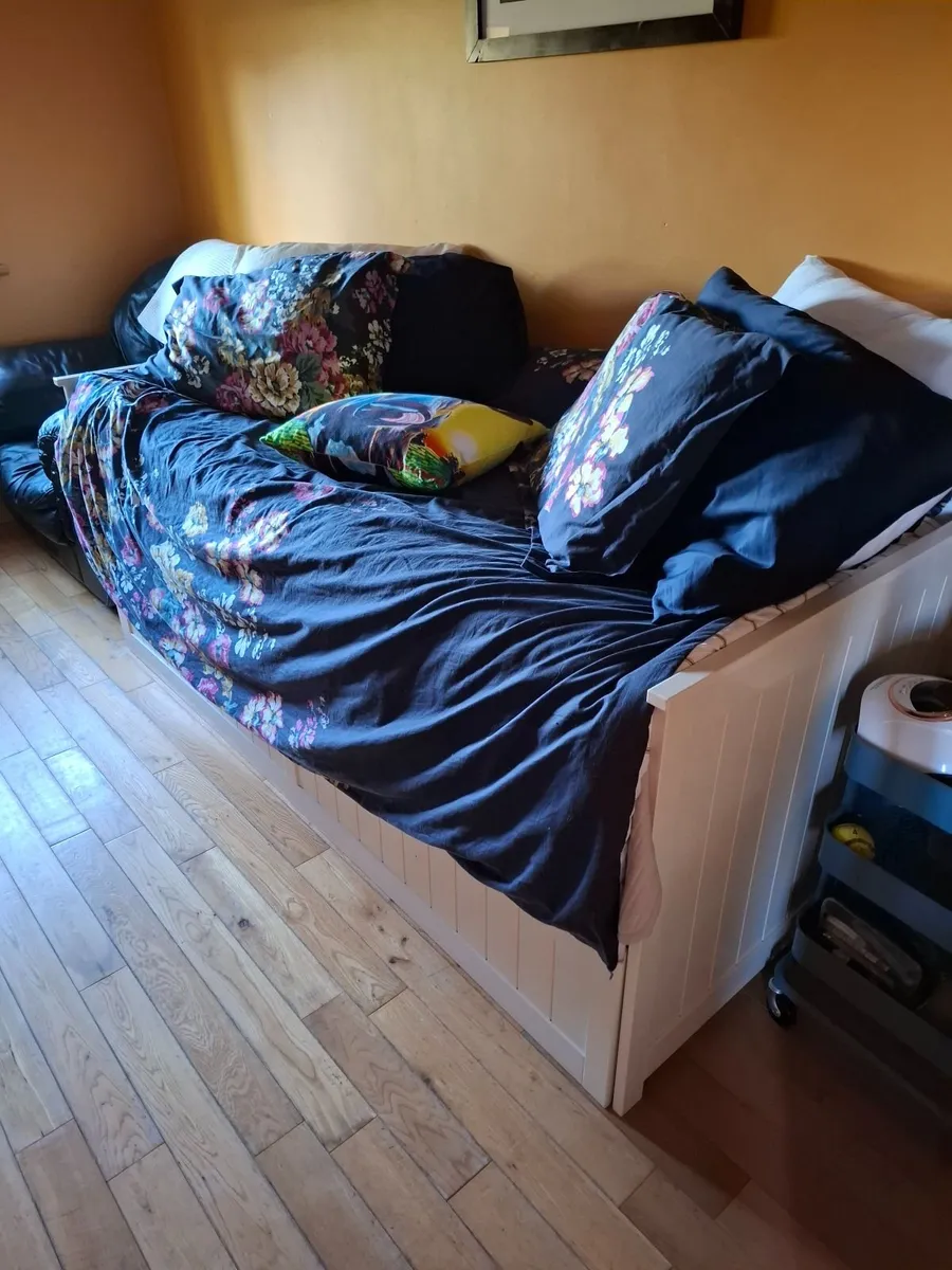 Day Bed - Image 3