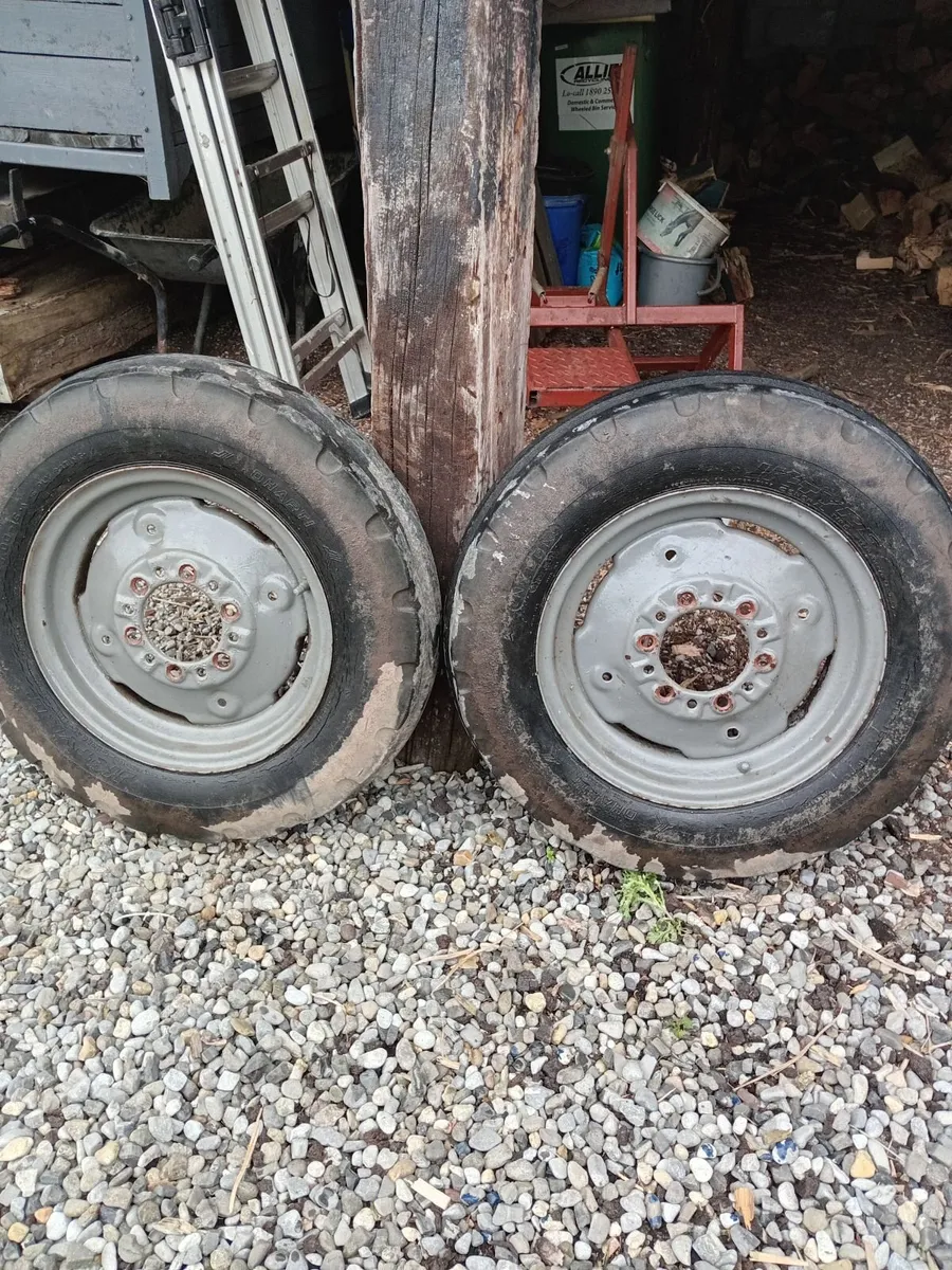 Tractor parts wheels - Image 1
