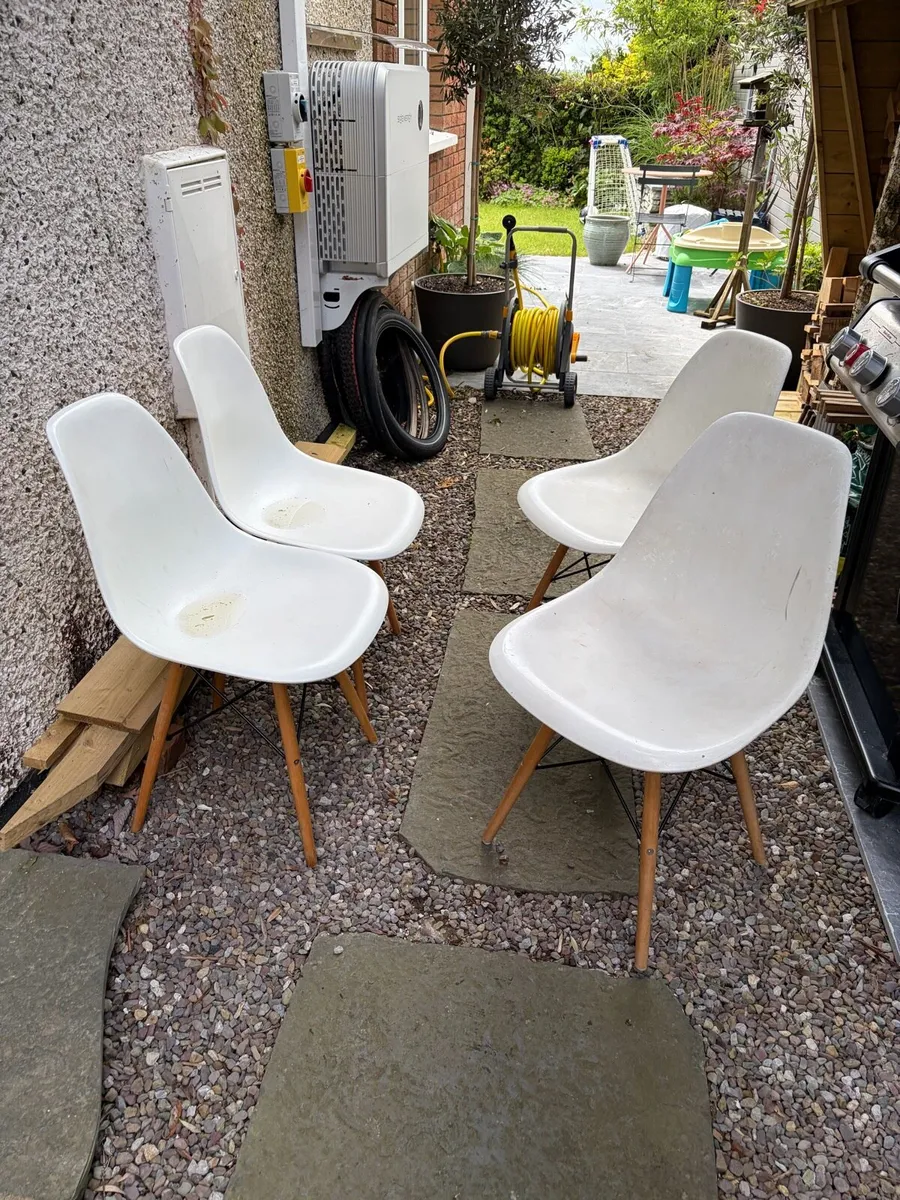 Dsw style chairs
