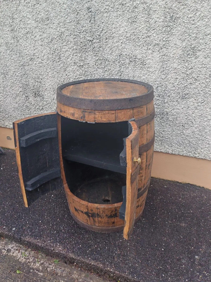 Whiskey barrel drinks cabinet - Image 2