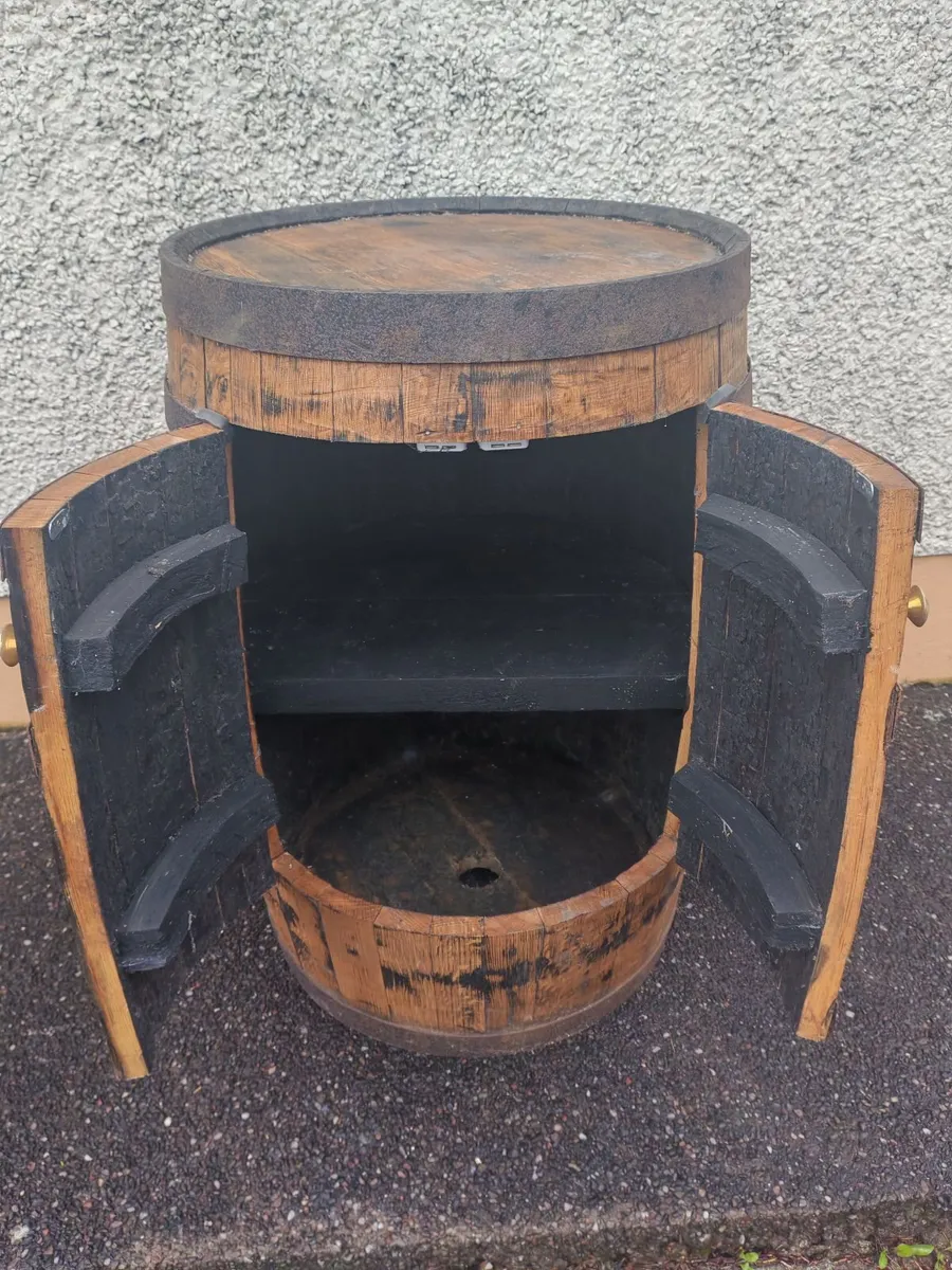 Whiskey barrel drinks cabinet - Image 4