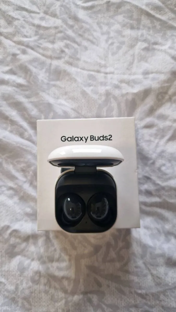 Samsung Buds 2 like new - Image 2
