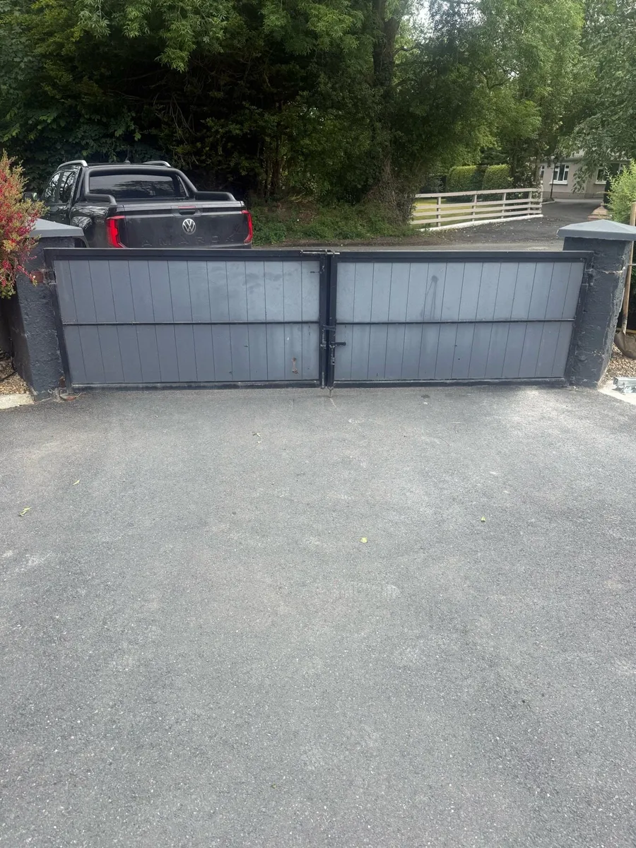 Entrance gates - Image 2