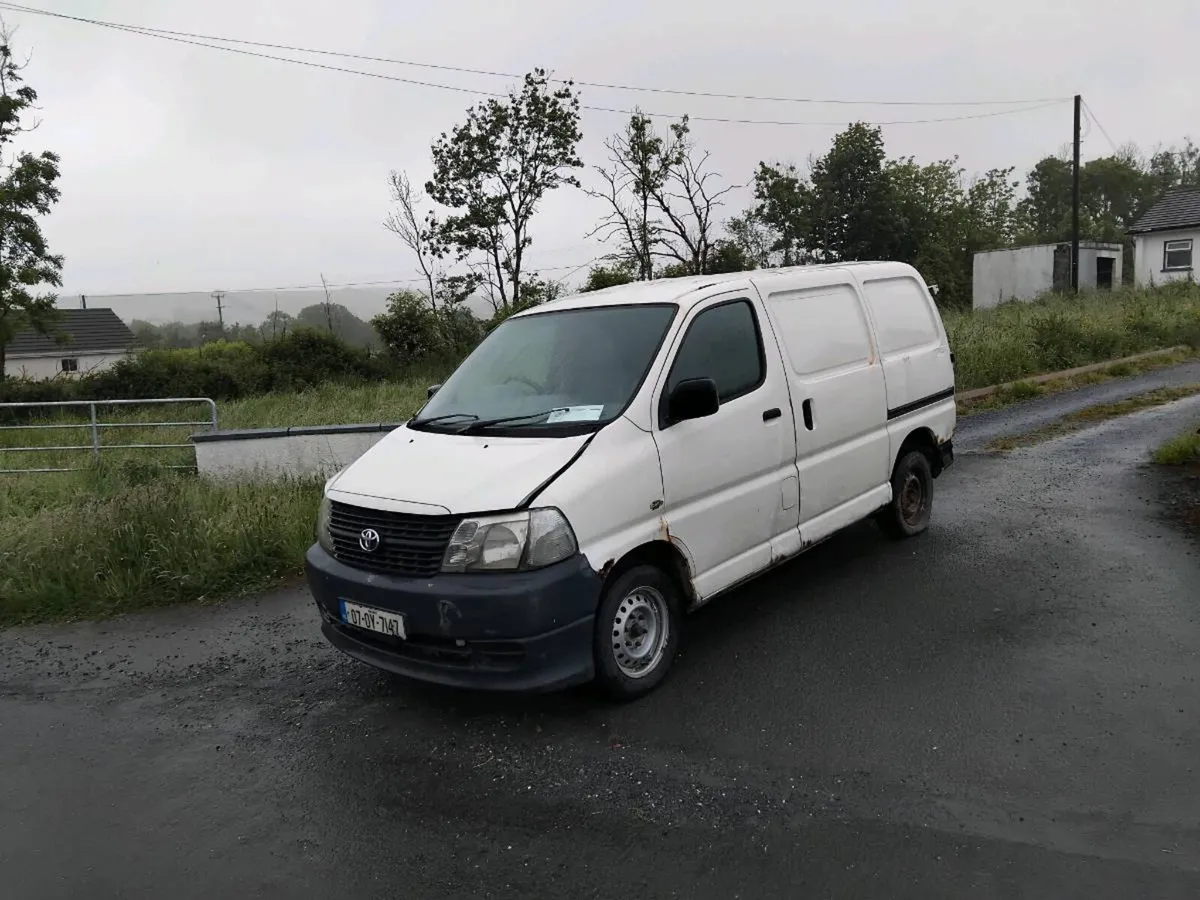 07 hiace van for sale suit parts or export - Image 1