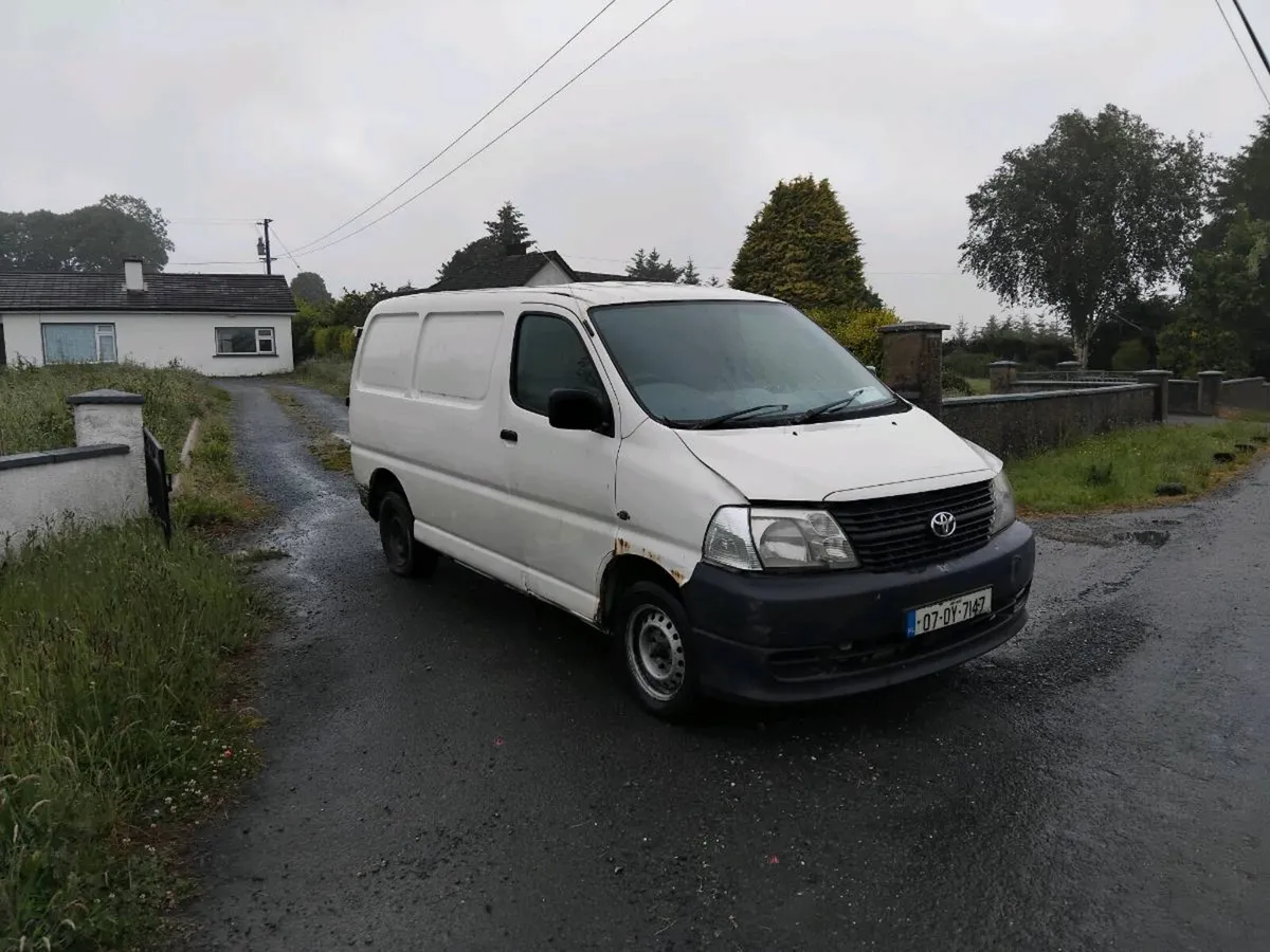 07 hiace van for sale suit parts or export - Image 2