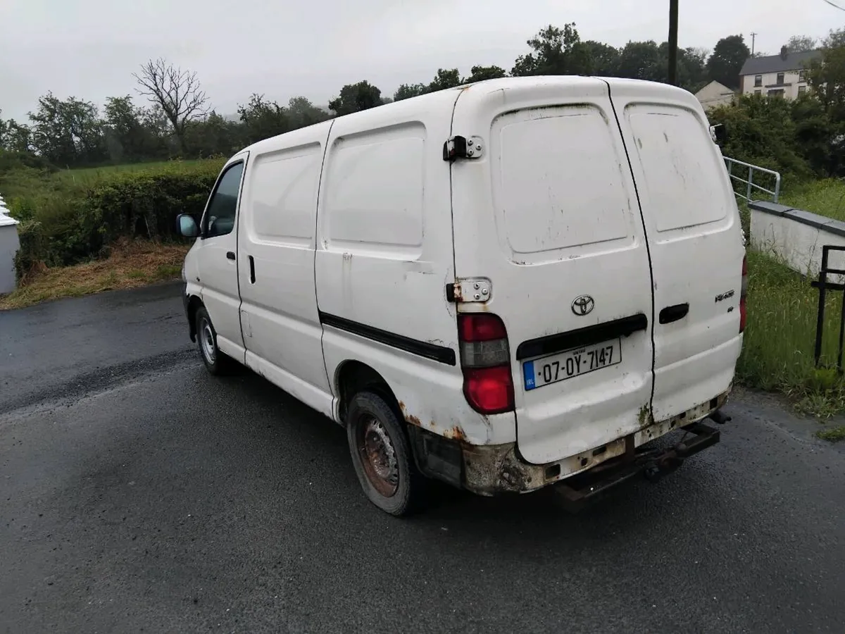 07 hiace van for sale suit parts or export - Image 3