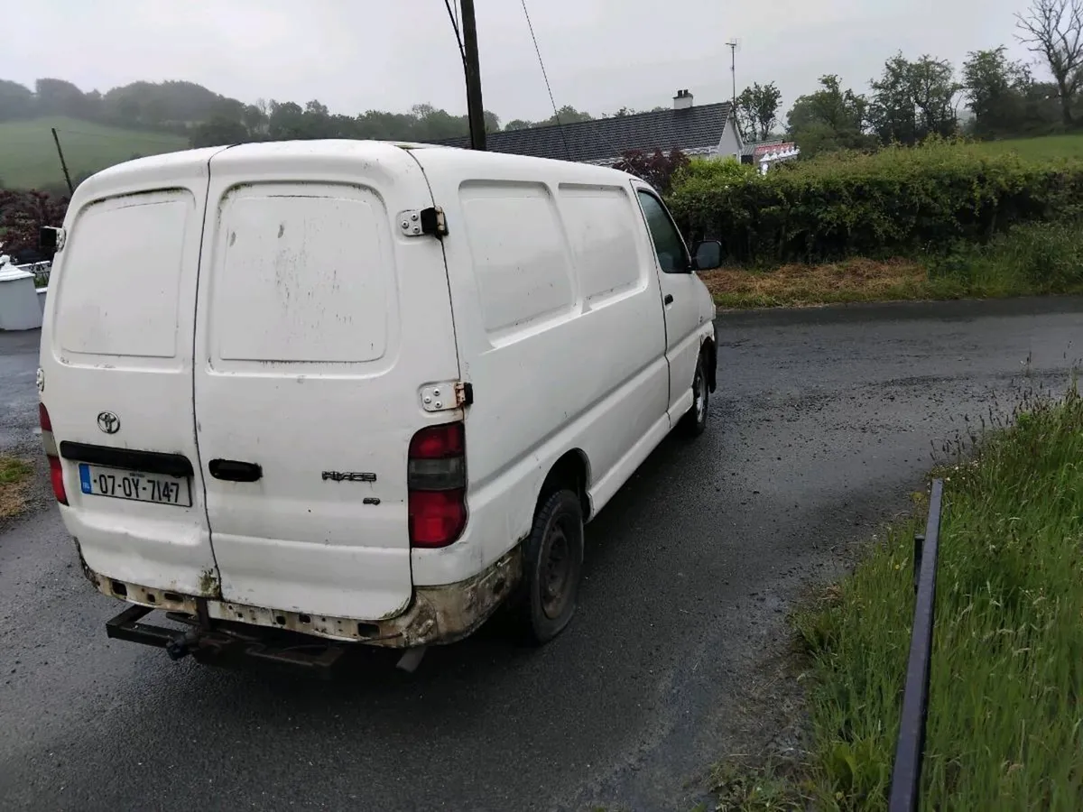 07 hiace van for sale suit parts or export - Image 4