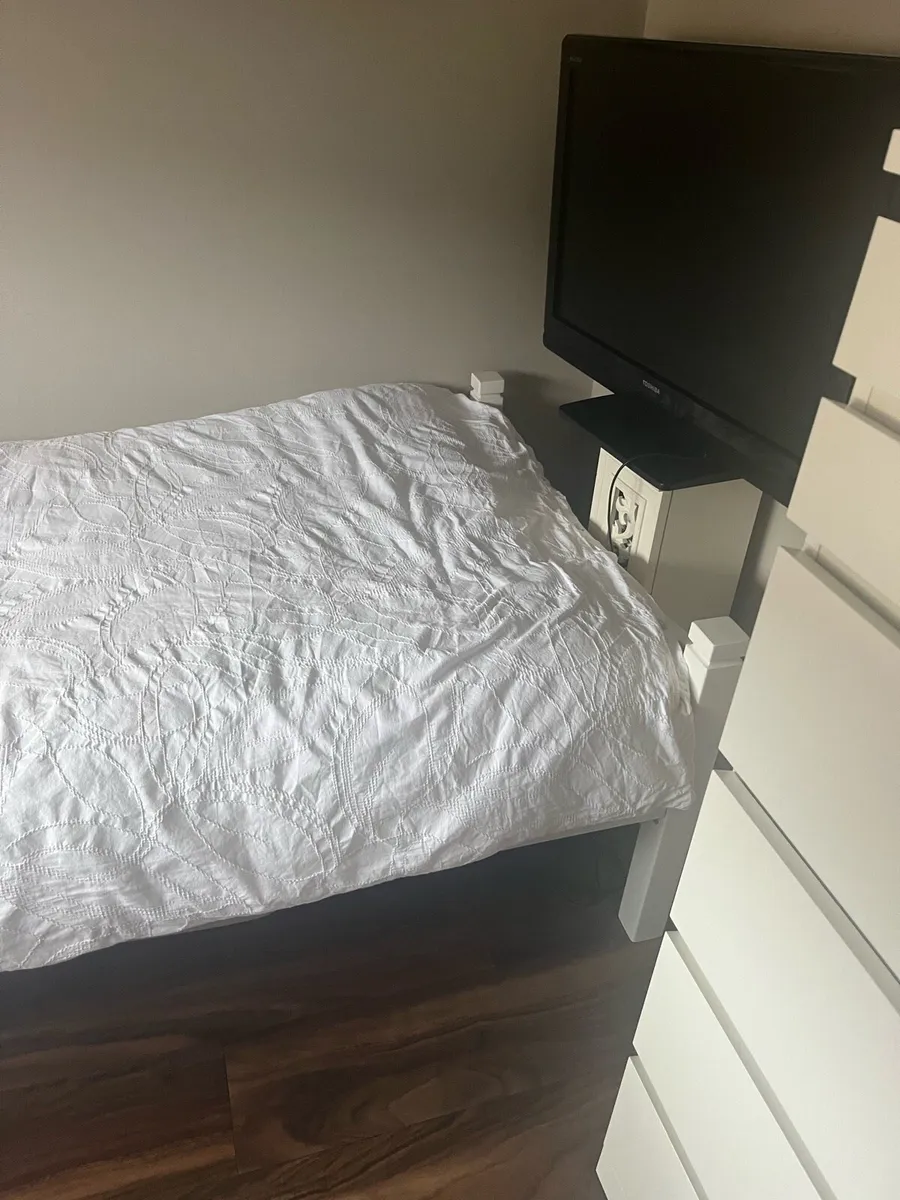 Single bed - Image 2
