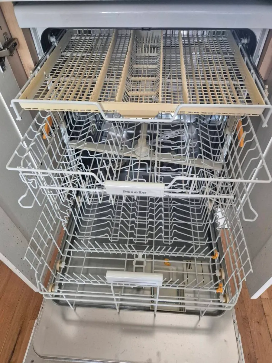 Miele G 4203 SC Dishwasher – Excellent Condition - Image 1