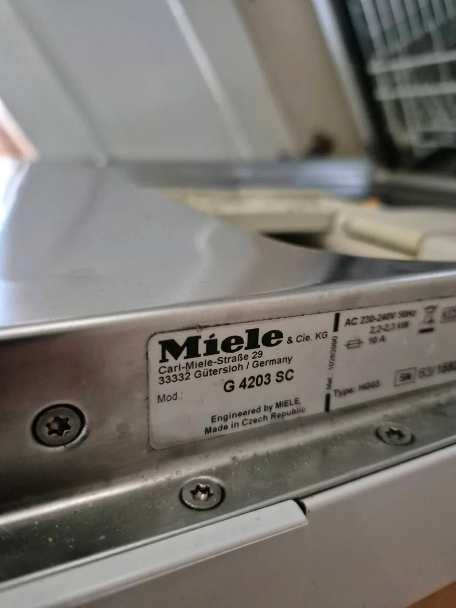 Miele G 4203 SC Dishwasher – Excellent Condition - Image 3