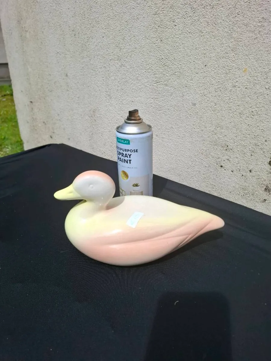 Duck statue ornament