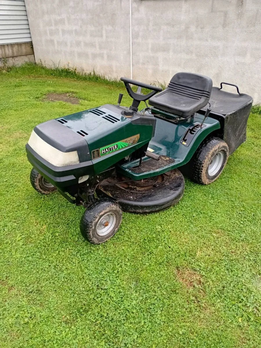 Ride on lawnmower - Image 1