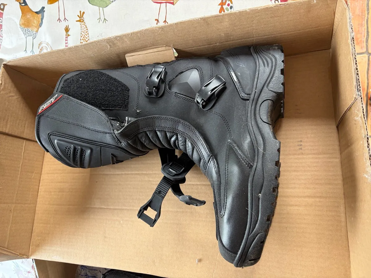 Motorbike boots - Image 1