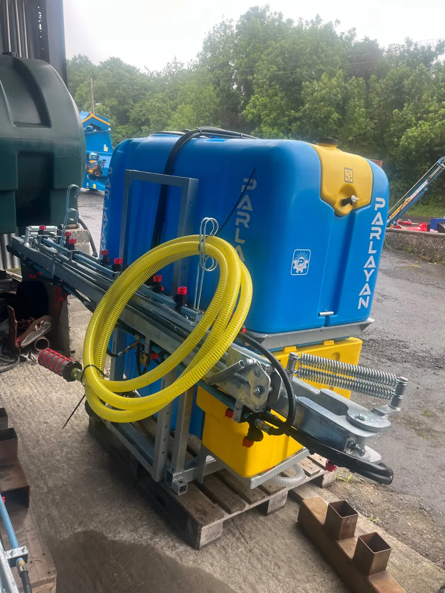 New Parlayan 1000LSprayer c/w 12 M Galv Booms - Image 1