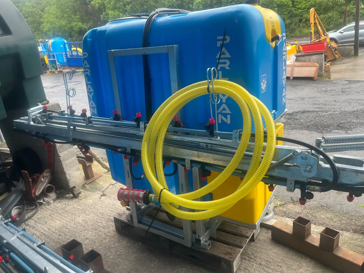New Parlayan 1000LSprayer c/w 12 M Galv Booms - Image 2