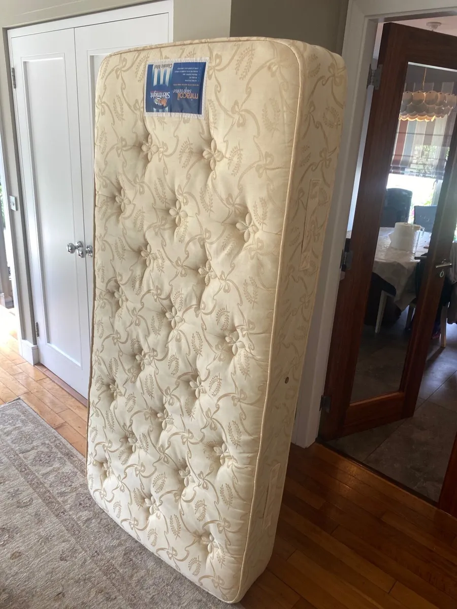 Single bed - Image 2