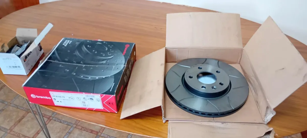 NEW BREMBO MAX 300MM FRONT BRAKE KIT + BRECK PADS - Image 2