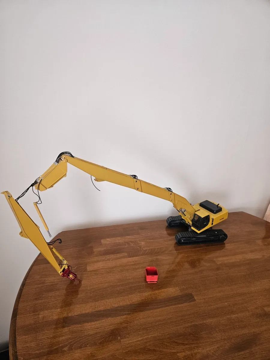 Corgi Joal Komatsu Demolition Excavator 1.32 Code3 - Image 1