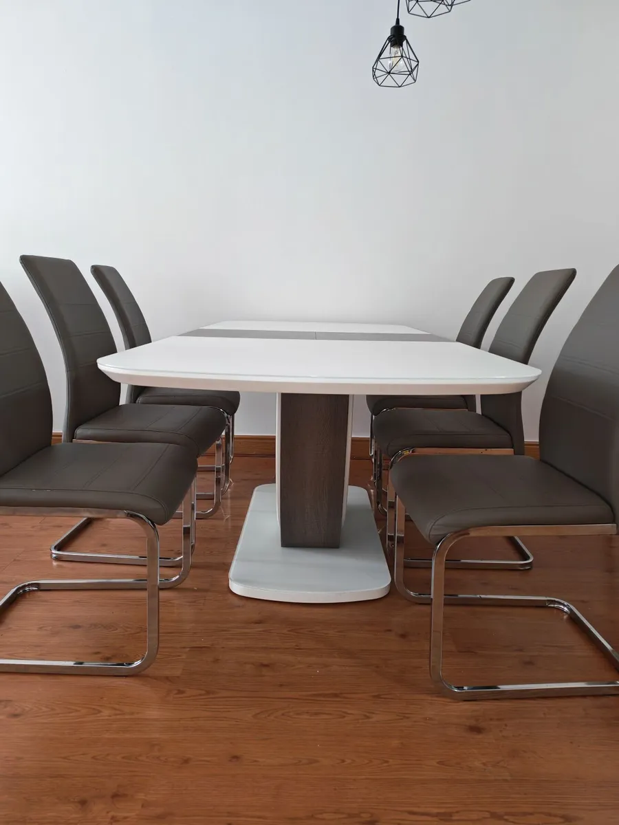 Dining table and chairs - Image 2