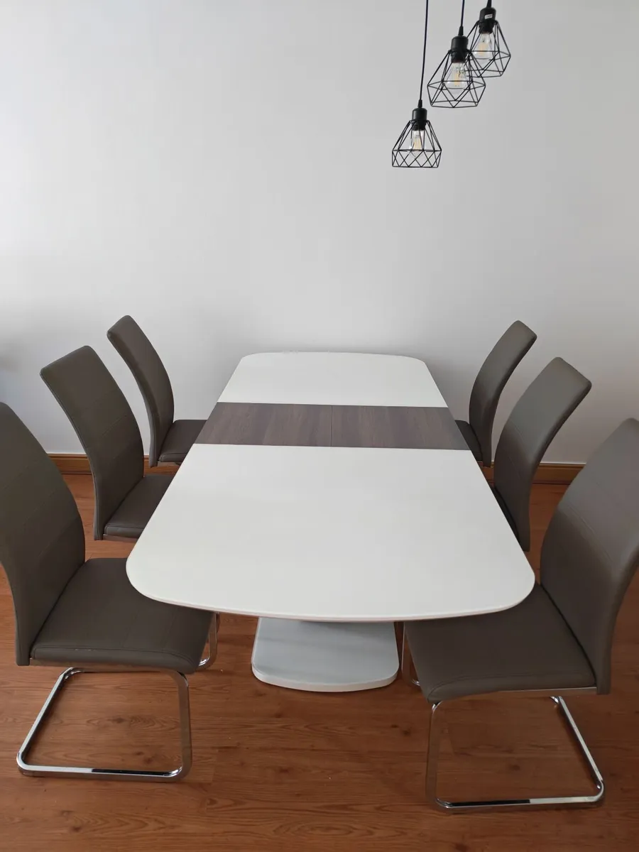 Dining table and chairs - Image 3