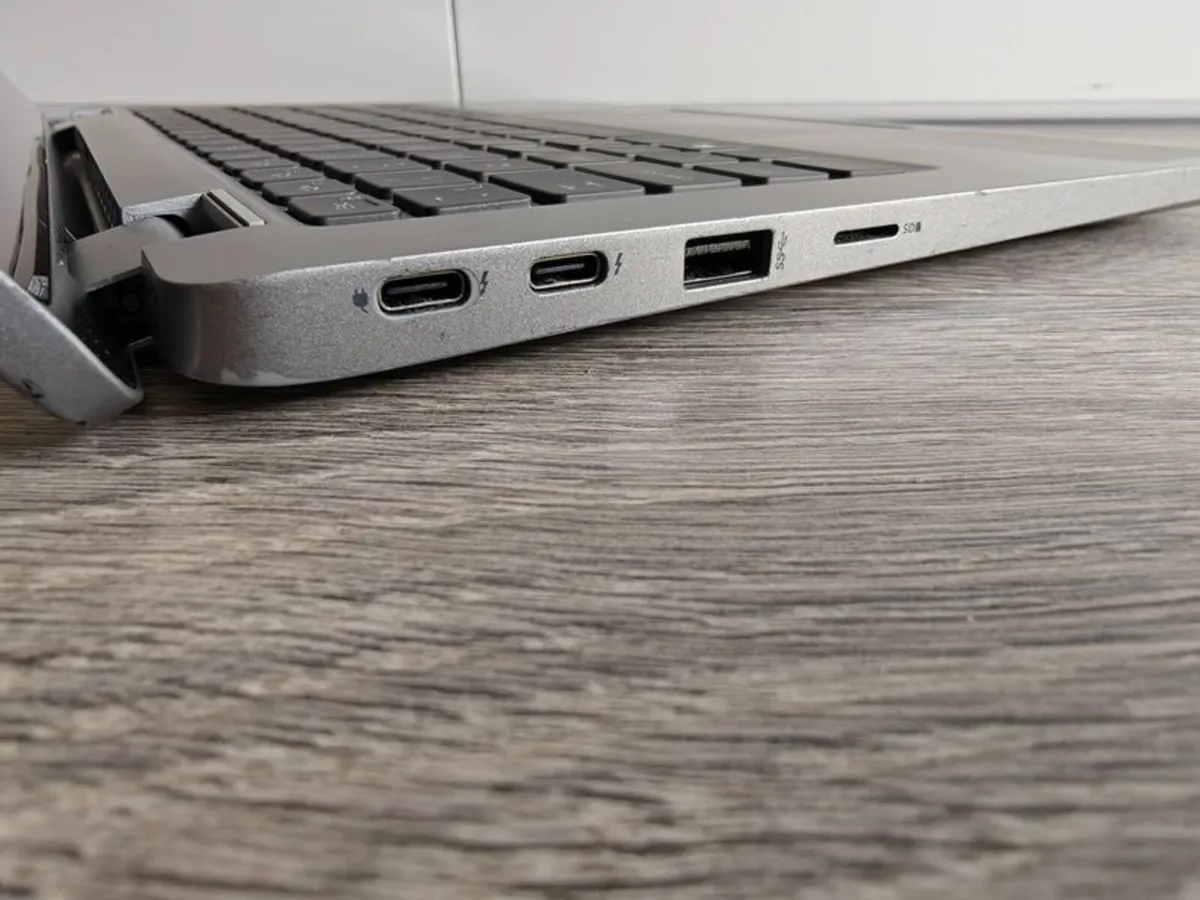 DELL Latitude 5320 2-in-1 360 Rotated Touchscreen - Image 4