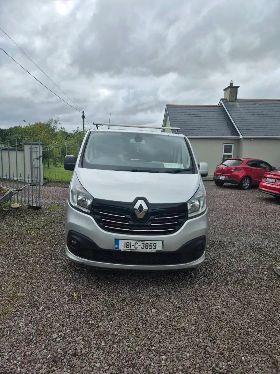 18 Renaul Traffic Crew Cab - Image 2