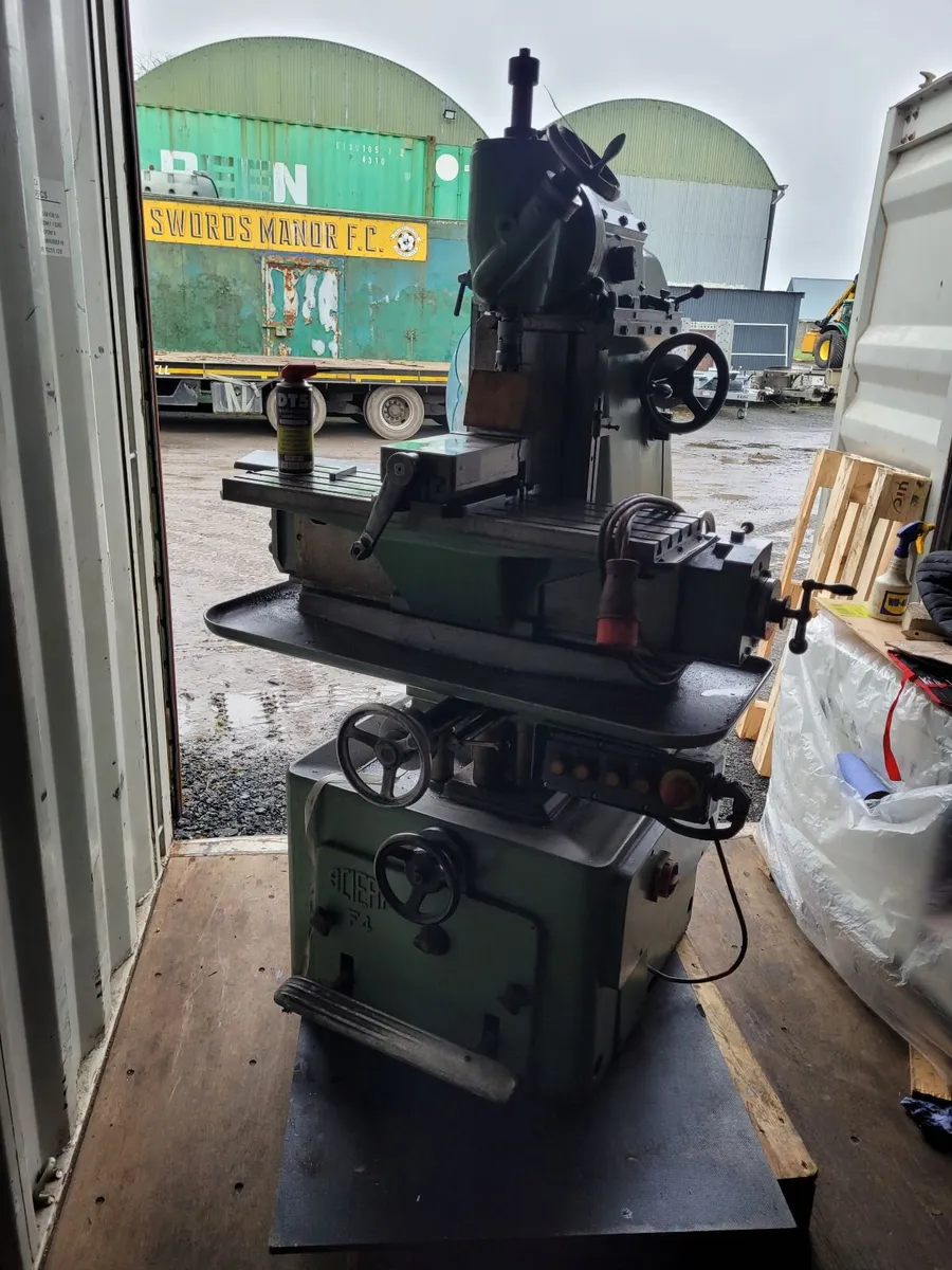 ACIERA F4 UNIVERSAL MILLING MACHINE - Image 1