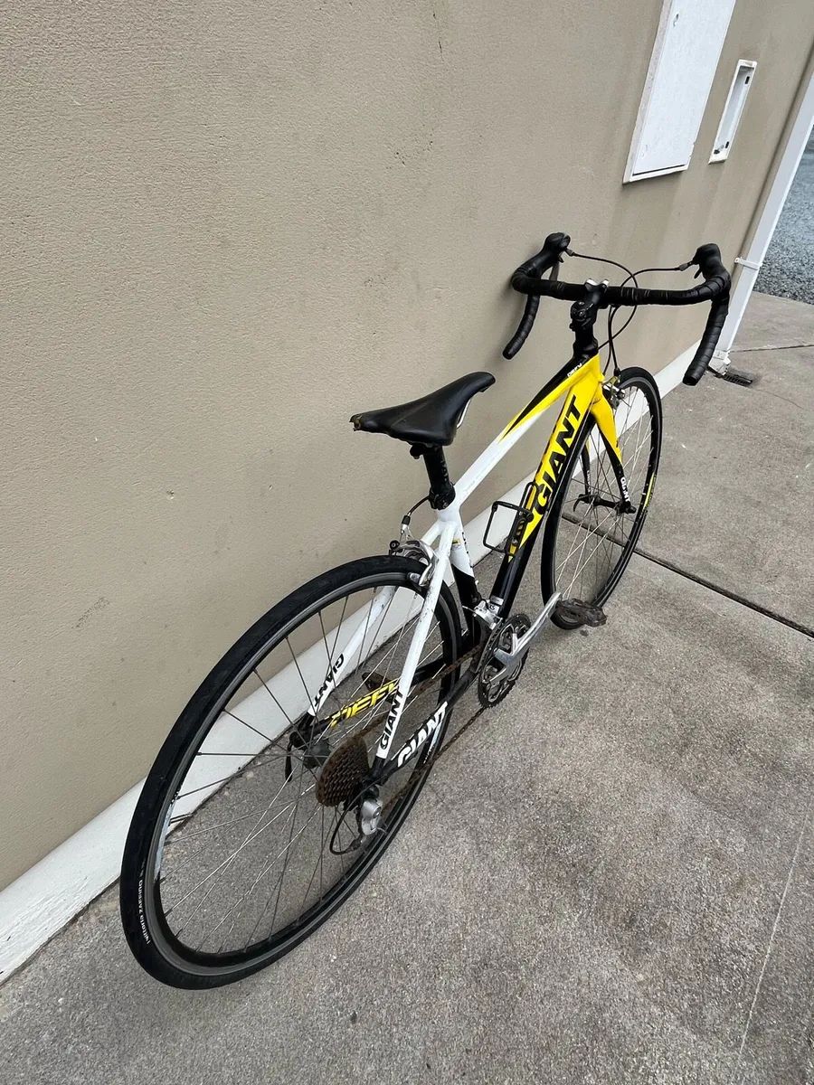 XS Giant Defy Racer Bike - Image 3