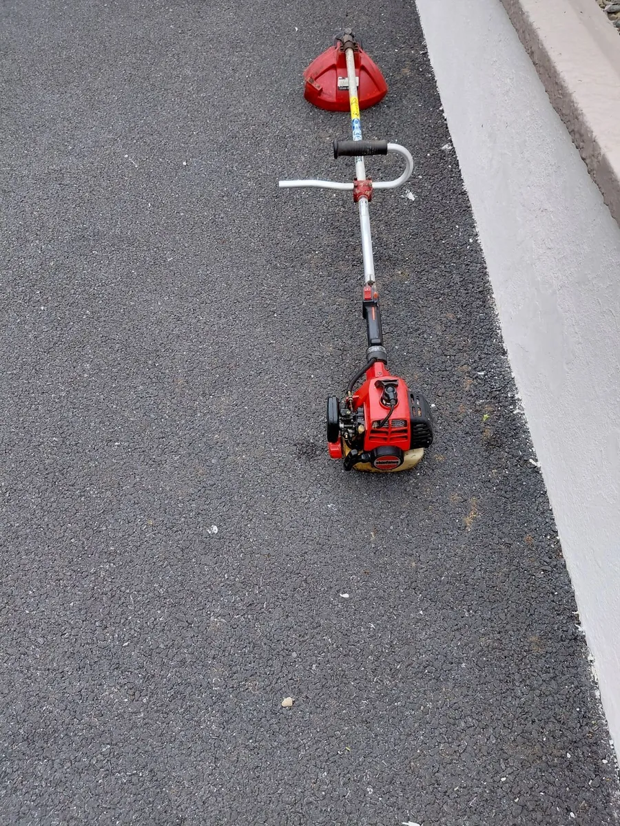 Hedge  trimmer - Image 1