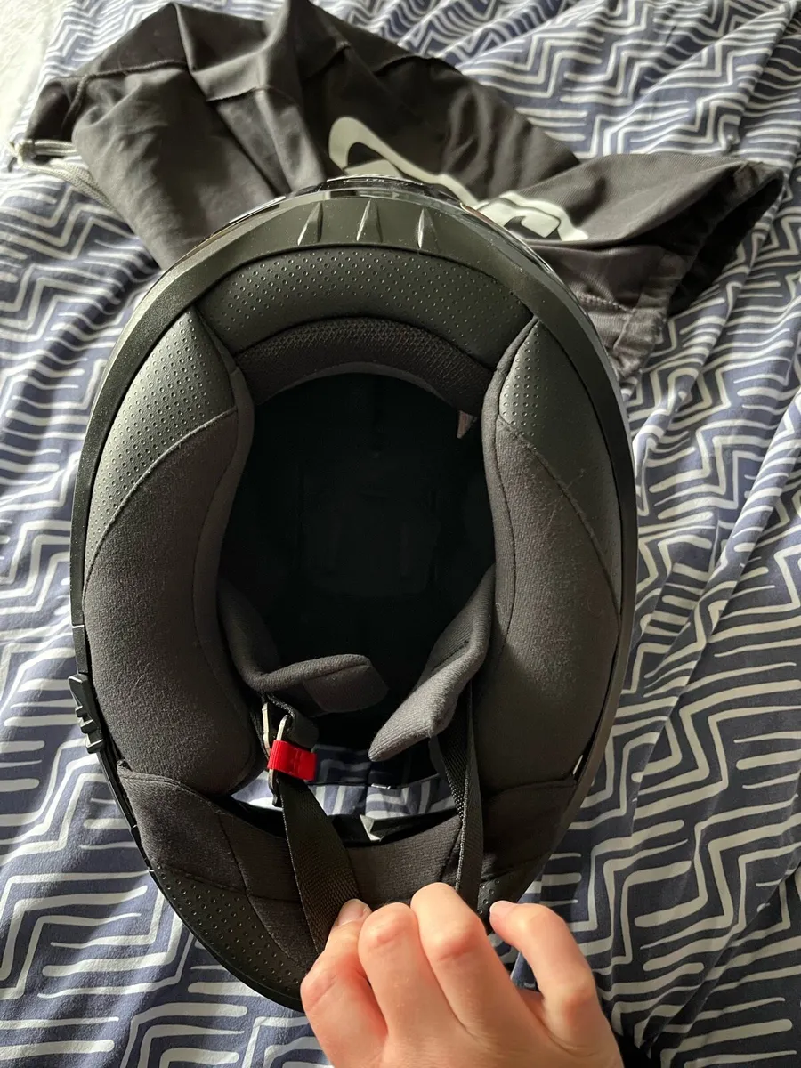 HJC motorcycle helmet - Image 3