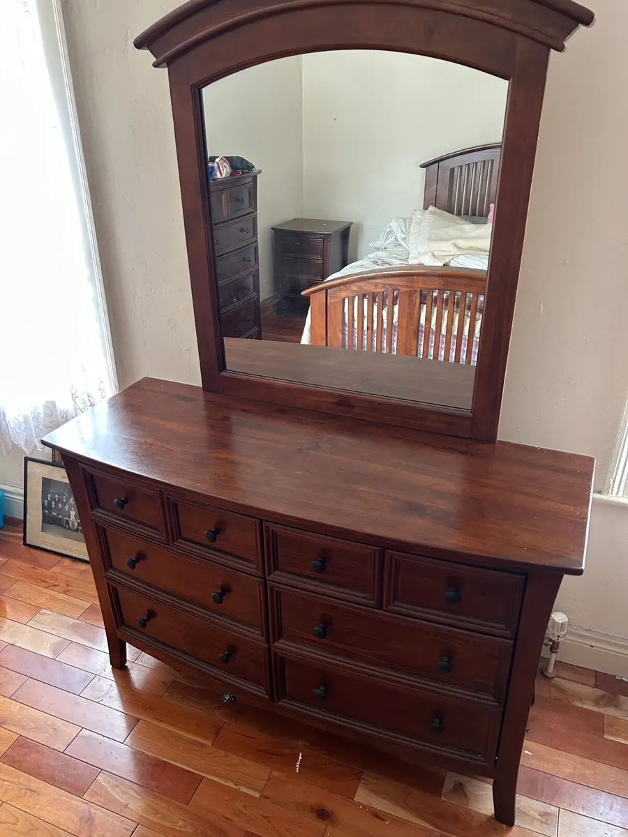 Bedroom furniture - Image 2