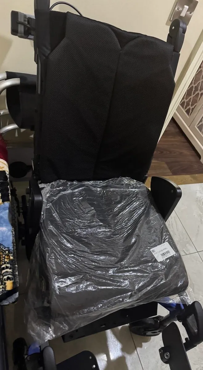 Electrical wheelchair - Image 1