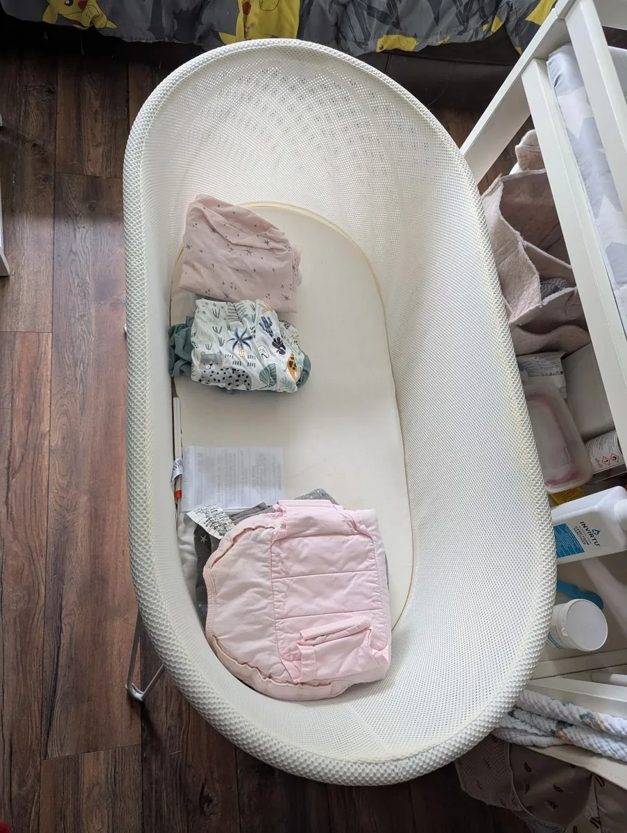 Snoo Smart Sleeper Bassinet Cot - Image 4