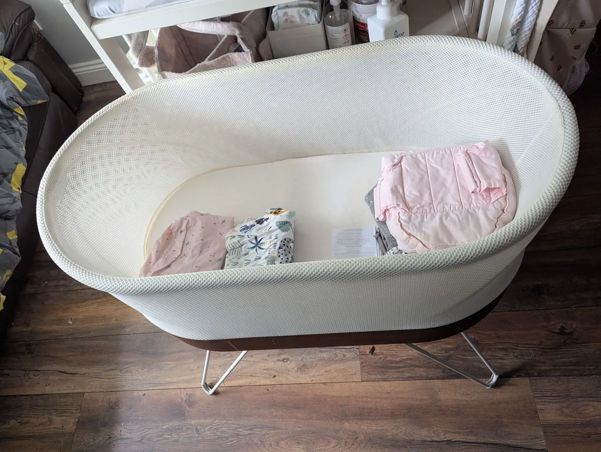 Snoo Smart Sleeper Bassinet Cot - Image 3