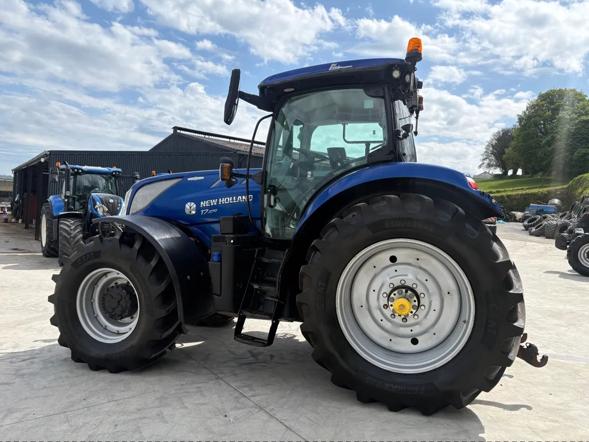 2021 New Holland T7.270 **Bluepower** - Image 3