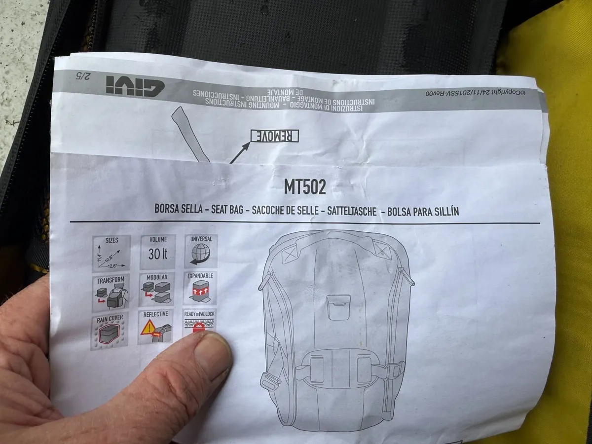 GIVI MT502 – Expandable Seat Bag / BackPack - Image 2