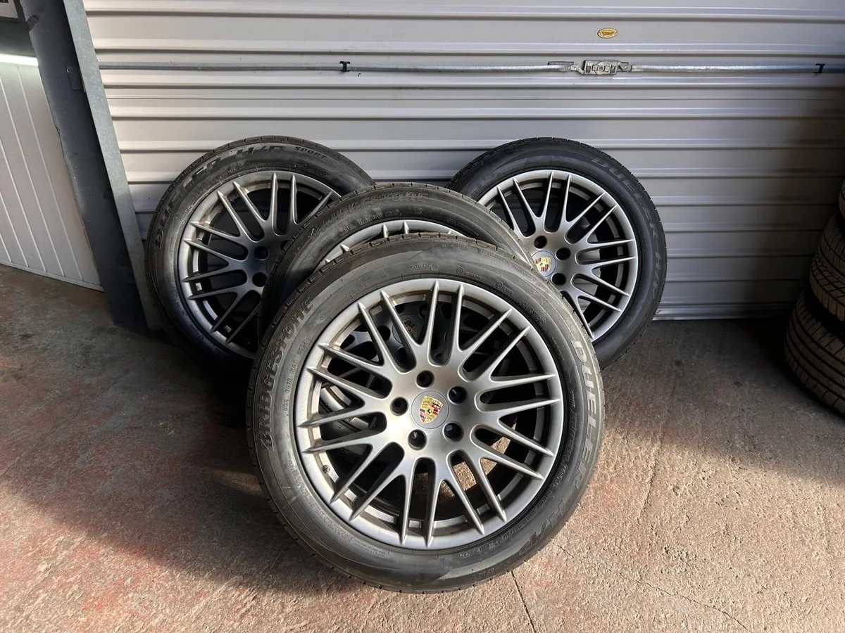 Porsche cayenne 20” genuine alloys - Image 1