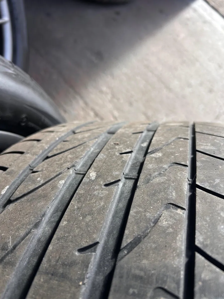 Porsche cayenne 20” genuine alloys - Image 2