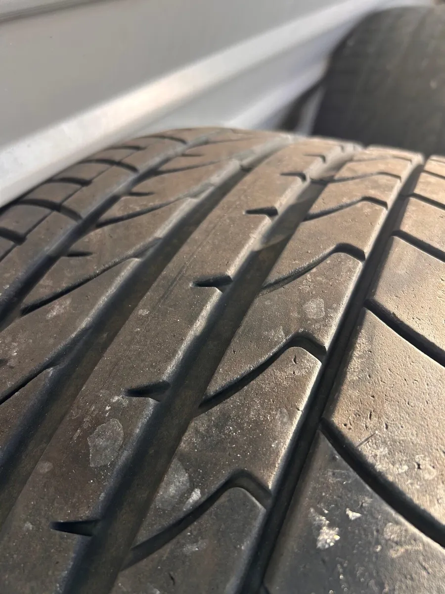 Porsche cayenne 20” genuine alloys - Image 4