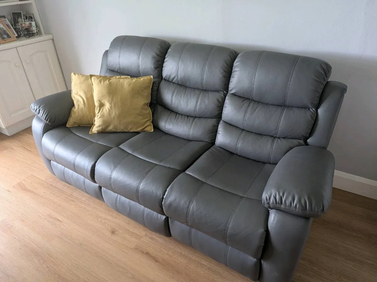 Couch, 3 piece - Image 1
