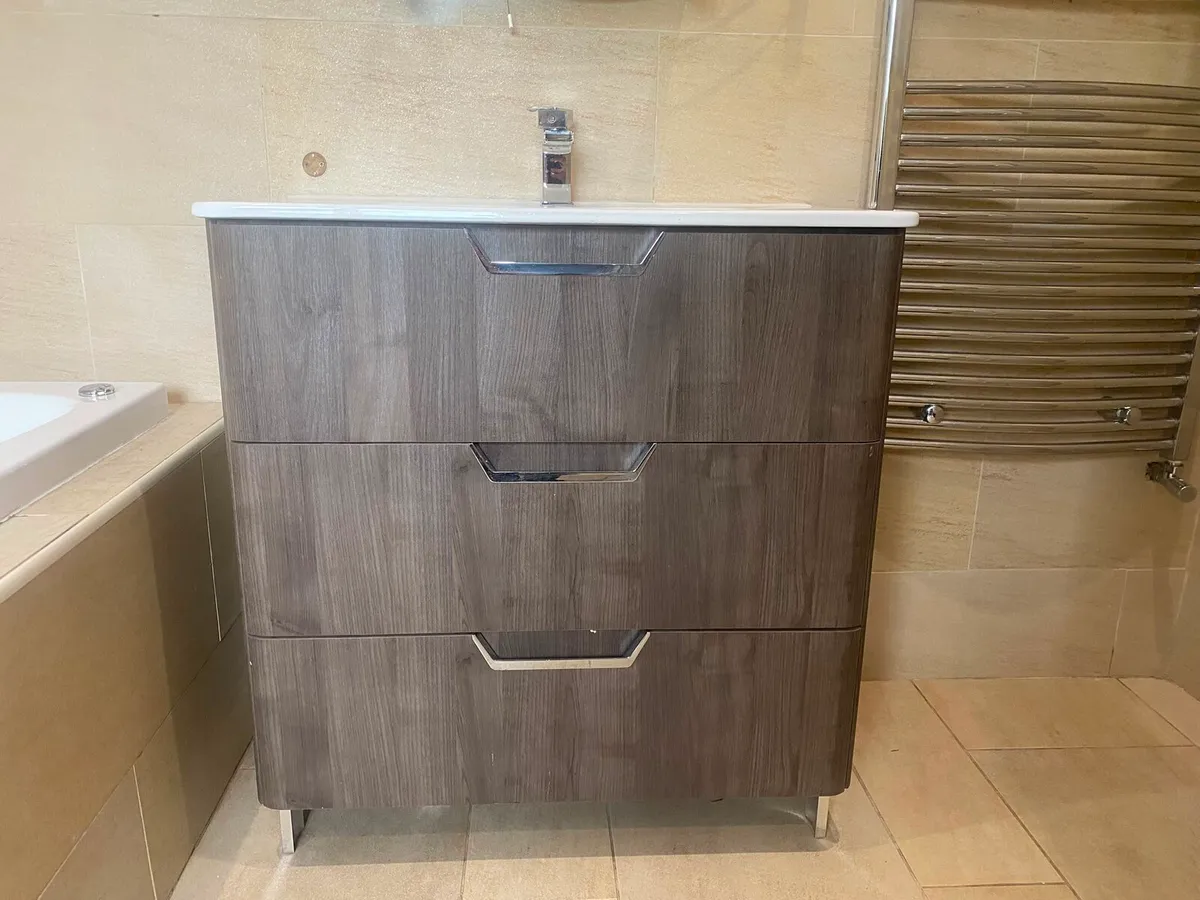 Sink and unit and whirlpool bath - Image 2