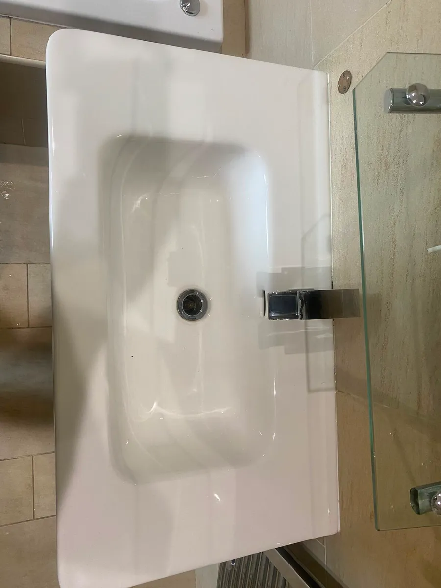 Sink and unit and whirlpool bath - Image 3